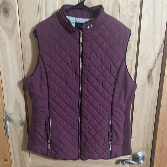 Active USA Women's Quilted Vest - Burgundy - Picture 1 of 5
